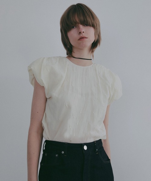 MANOF(マノフ)の「DOT EMBROIDERY BLOUSE(シャツ/ブラウス・レディース・ブラック/アイボリー/ベージュ・F)」の2枚目の写真