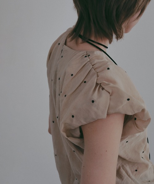 MANOF(マノフ)の「DOT EMBROIDERY BLOUSE(シャツ/ブラウス・レディース・ブラック/アイボリー/ベージュ・F)」の7枚目の写真