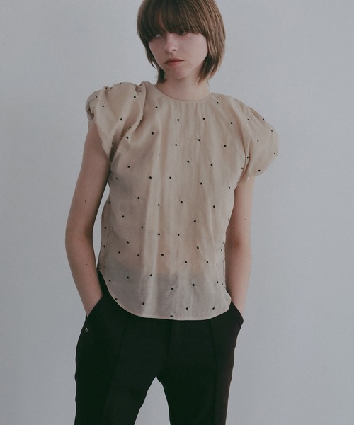 MANOF(マノフ)の「DOT EMBROIDERY BLOUSE(シャツ/ブラウス・レディース・ブラック/アイボリー/ベージュ・F)」の8枚目の写真