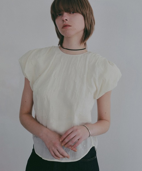 MANOF(マノフ)の「DOT EMBROIDERY BLOUSE(シャツ/ブラウス・レディース・ブラック/アイボリー/ベージュ・F)」の11枚目の写真