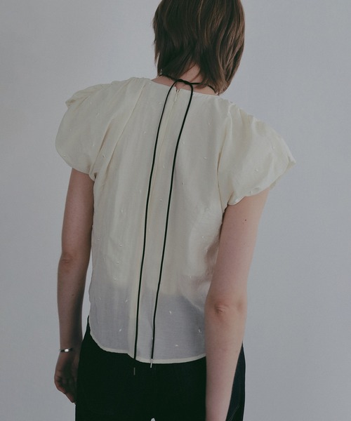 MANOF(マノフ)の「DOT EMBROIDERY BLOUSE(シャツ/ブラウス・レディース・ブラック/アイボリー/ベージュ・F)」の17枚目の写真