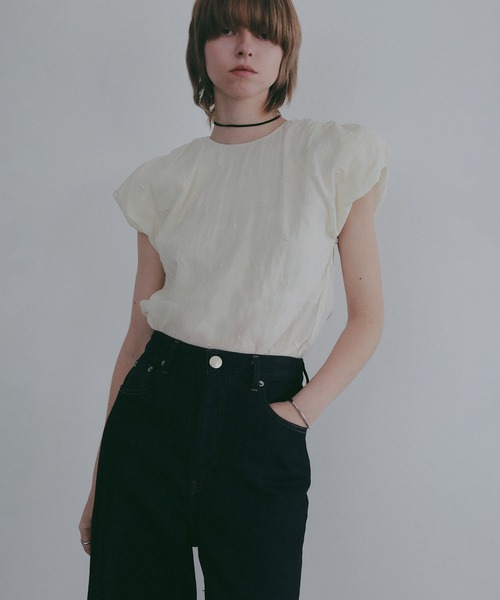 MANOF(マノフ)の「DOT EMBROIDERY BLOUSE(シャツ/ブラウス・レディース・ブラック/アイボリー/ベージュ・F)」の9枚目の写真