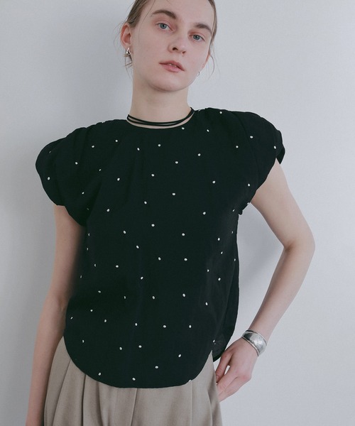MANOF(マノフ)の「DOT EMBROIDERY BLOUSE(シャツ/ブラウス・レディース・ブラック/アイボリー/ベージュ・F)」の19枚目の写真