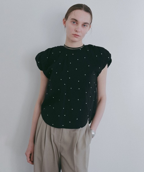 MANOF(マノフ)の「DOT EMBROIDERY BLOUSE(シャツ/ブラウス・レディース・ブラック/アイボリー/ベージュ・F)」の20枚目の写真