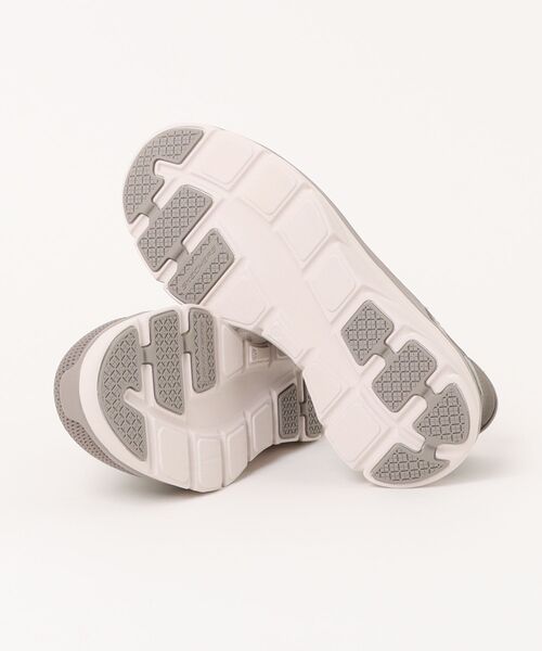 SKECHERS(スケッチャーズ)の「SKECHERS スケッチャーズ SWIFT FIT スウィフトフィット CUSHION WALKER-FERGUSON ワイド 超軽量 メンズシューズ(クッションウォーカー)(スニーカー・メンズ・ブラック×ブラック/ベージュ・25.0cm/25.5cm/26.0cm/26.5cm/27.0cm/27.5cm/28.0cm/29.0cm)」の4枚目の写真
