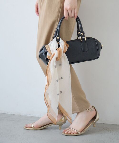 le.coeur blanc（ルクールブラン）の「《WEB限定アイテム》シフォンアソート柄スカーフ（バンダナ/スカーフ・レディース・ブラウン系その他2/ブルー系その他4/ホワイト系その他・FREE）」の7枚目の写真