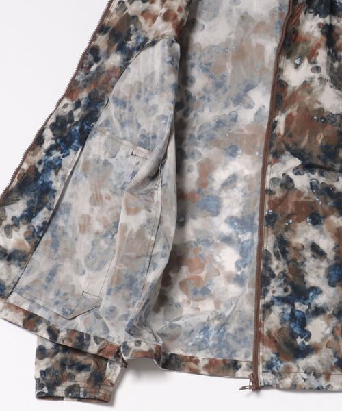ARMANI EXCHANGE(アルマーニエクスチェンジ)の「【ARMANI EXCHANGE】 MIX柄PRINT オールオーバープリント フーデッドブルゾン(ブルゾン・メンズ・ブラウン系・2/1)」の3枚目の写真