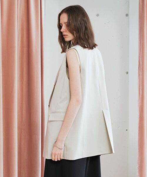 YECCA VECCA（イェッカヴェッカ）の「ドライタッチ金釦テーラードジレ（その他アウター・レディース・ライトベージュ/ブラウン/ブラック・FREE）」の7枚目の写真