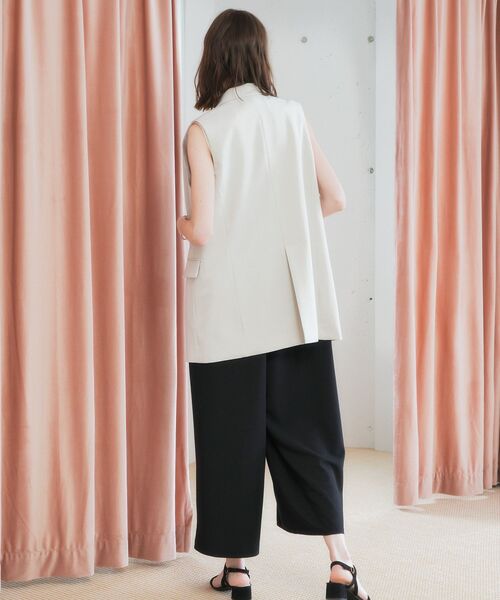 YECCA VECCA（イェッカヴェッカ）の「ドライタッチ金釦テーラードジレ（その他アウター・レディース・ライトベージュ/ブラウン/ブラック・FREE）」の13枚目の写真