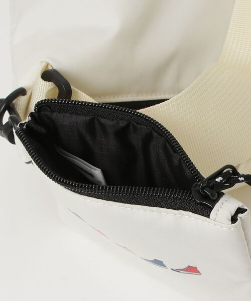 CONVERSE(コンバース)の「【CONVERSE/コンバース】SNEAKERS PRINT ONE SHOULDER(ショルダーバッグ・メンズ・ライトパープル/オフホワイト/ブラック・FREE)」の7枚目の写真