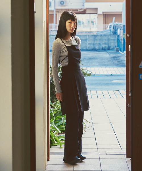 AFTERHOURS(アフターアワーズ)の「BACKLESS STRAP DRESS (BLACK)(ワンピース・レディース・ブラック・FREE)」の2枚目の写真