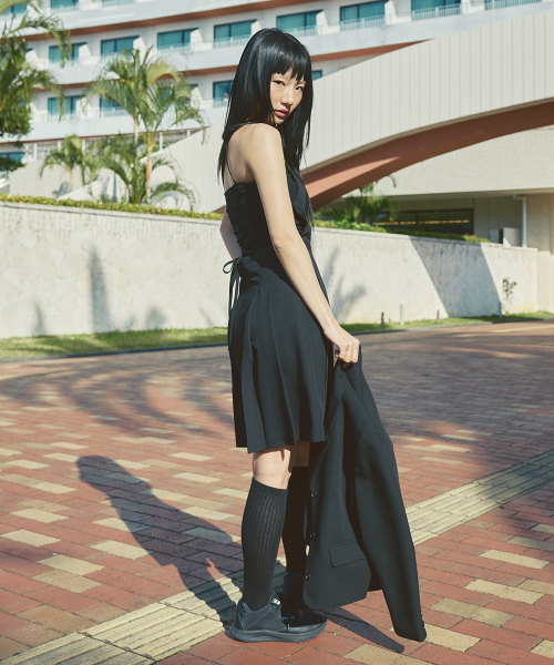 AFTERHOURS(アフターアワーズ)の「BACKLESS STRAP DRESS (BLACK)(ワンピース・レディース・ブラック・FREE)」の4枚目の写真