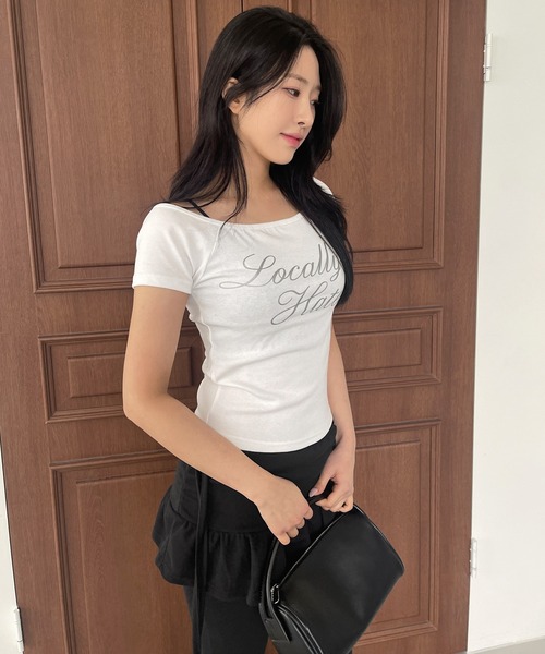 UNE MANSION(ユヌマンション)の「レタリングデザイン2WAYTシャツカットソー(Tシャツ/カットソー・レディース・ブラック/ホワイト・FREE)」の4枚目の写真