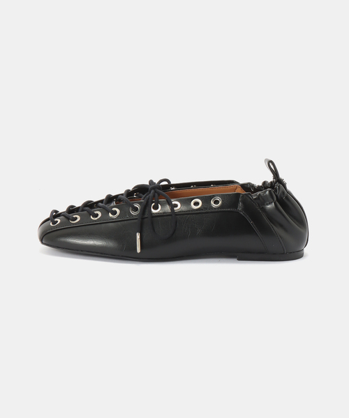 GANNI(ガニー)の「GANNI / ガニー Eyelets Lace Up Ballerina Crinkle(バレエシューズ・レディース・ブラック・37/36)」の2枚目の写真
