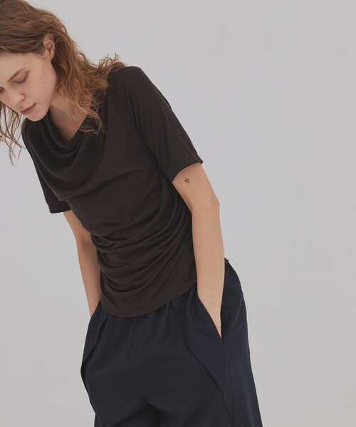 PUBLIC TOKYO(パブリックトウキョウ)の「【2026新作/大人気完売再入荷】ドレープハーフスリーブトップ(Tシャツ/カットソー・レディース・ライトグレー/ホワイト/ブラウン・FREE)」の4枚目の写真