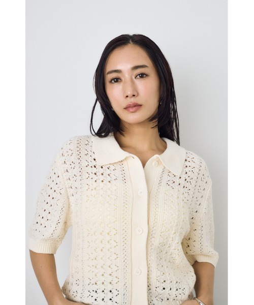 AZUL by moussy（アズールバイマウジー）の「クロシェニットポロカラーカーディガン（カーディガン/ボレロ・レディース・オフホワイト/ブラック/ブラウン系その他・FREE）」の5枚目の写真