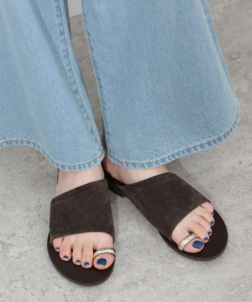 JOURNAL STANDARD relume(ジャーナルスタンダード レリューム)の「【NICOLAS LAINAS/ニコラスライナス】サムリングサンダル(サンダル・レディース・ブラウン/ブラック・38/37/36)」の2枚目の写真