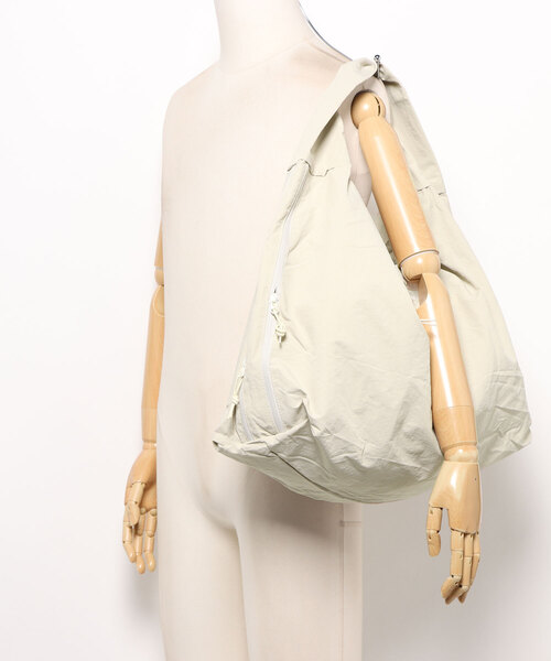 gossara(ゴサラ)の「【見た目以上の収納力】BIGワンショルダーBAG(ショルダーバッグ・レディース・ネイビー/アイボリー・FREE)」の3枚目の写真