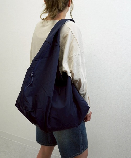 gossara(ゴサラ)の「【見た目以上の収納力】BIGワンショルダーBAG(ショルダーバッグ・レディース・ネイビー/アイボリー・FREE)」の14枚目の写真