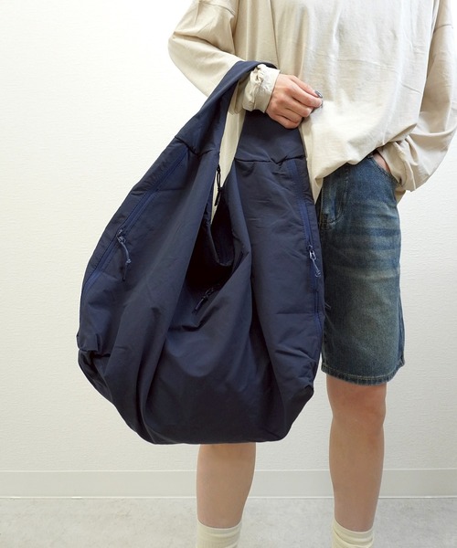 gossara(ゴサラ)の「【見た目以上の収納力】BIGワンショルダーBAG(ショルダーバッグ・レディース・ネイビー/アイボリー・FREE)」の13枚目の写真