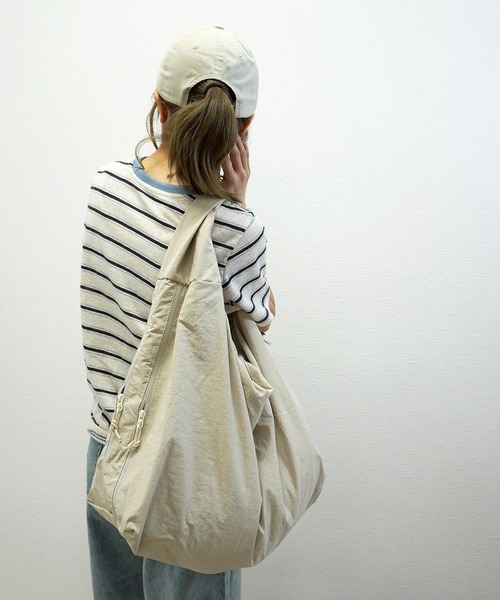 gossara(ゴサラ)の「【見た目以上の収納力】BIGワンショルダーBAG(ショルダーバッグ・レディース・ネイビー/アイボリー・FREE)」の7枚目の写真
