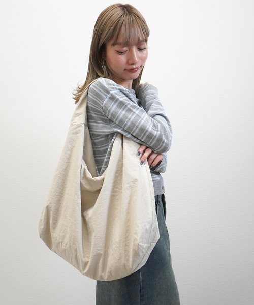 gossara(ゴサラ)の「【見た目以上の収納力】BIGワンショルダーBAG(ショルダーバッグ・レディース・ネイビー/アイボリー・FREE)」の11枚目の写真