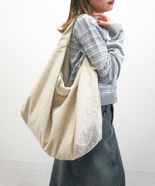 gossara(ゴサラ)の「【見た目以上の収納力】BIGワンショルダーBAG(ショルダーバッグ・レディース・ネイビー/アイボリー・FREE)」の16枚目の写真