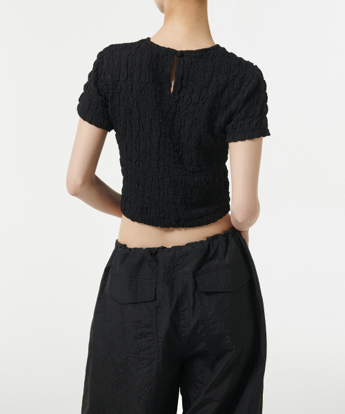 MUSINSA STANDARD WOMAN（ムシンサスタンダードウーマン）の「ウィメンズスモークドクロップTシャツ[ブラック]（Tシャツ/カットソー・レディース・その他・SMALL/MEDIUM/LARGE/X-SMALL）」の3枚目の写真