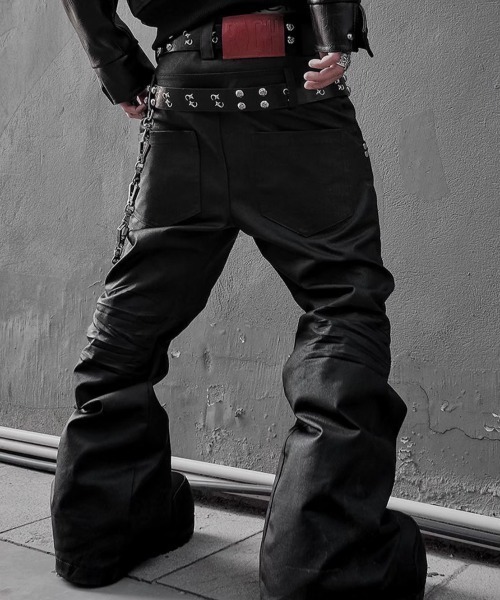 RICH(リッチ)の「【RICH】Machine-wax Flare Pant / 【リッチ】ダブルウエストフレアデニムパンツ(デニムパンツ・メンズ・ブラック・L/M)」の5枚目の写真