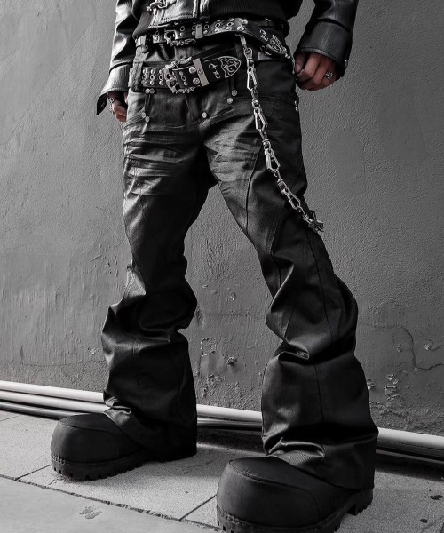 RICH(リッチ)の「【RICH】Machine-wax Flare Pant / 【リッチ】ダブルウエストフレアデニムパンツ(デニムパンツ・メンズ・ブラック・L/M)」の3枚目の写真