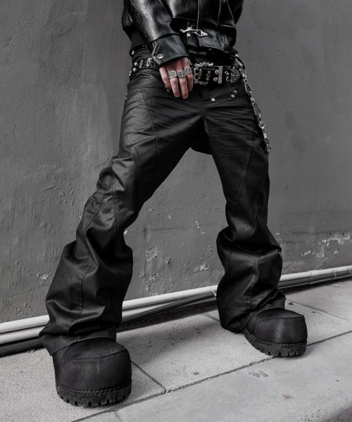 RICH(リッチ)の「【RICH】Machine-wax Flare Pant / 【リッチ】ダブルウエストフレアデニムパンツ(デニムパンツ・メンズ・ブラック・L/M)」の2枚目の写真