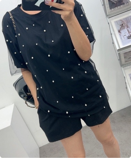 I.O.E（アイオイ）の「[韓国トレンド] チュール×パール2点セットT（Tシャツ/カットソー・レディース・ブラック/ホワイト・FREE）」の2枚目の写真