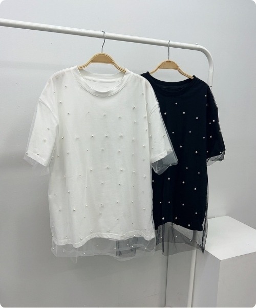 I.O.E（アイオイ）の「[韓国トレンド] チュール×パール2点セットT（Tシャツ/カットソー・レディース・ブラック/ホワイト・FREE）」の4枚目の写真