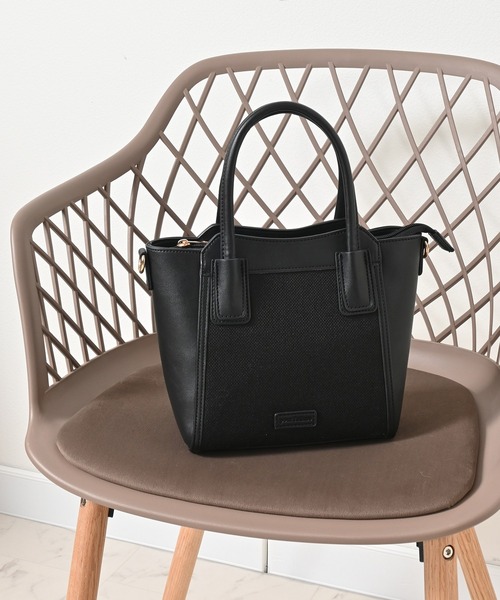Honeys(ハニーズ)の「合皮コンビ雑材バッグ(ハンドバッグ・レディース・ブラック/ブラウン/モカ・FREE)」の2枚目の写真
