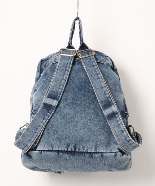 SNOOPY×OLD BETTY'S（スヌーピーカケルオールドベティーズ）の「スヌーピー【SNOOPY】Dumin Backpack (缶バッチ付き)（バックパック/リュック・レディース・ブルー・FREE）」の4枚目の写真
