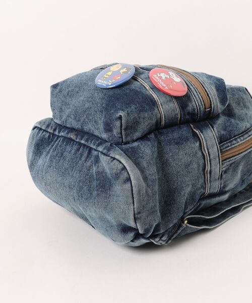 SNOOPY×OLD BETTY'S（スヌーピーカケルオールドベティーズ）の「スヌーピー【SNOOPY】Dumin Backpack (缶バッチ付き)（バックパック/リュック・レディース・ブルー・FREE）」の5枚目の写真