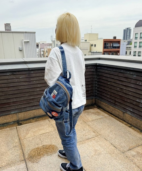 SNOOPY×OLD BETTY'S（スヌーピーカケルオールドベティーズ）の「スヌーピー【SNOOPY】Dumin Backpack (缶バッチ付き)（バックパック/リュック・レディース・ブルー・FREE）」の9枚目の写真