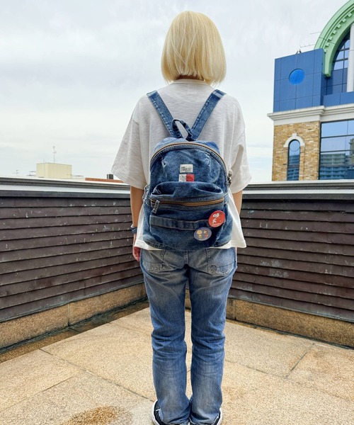 SNOOPY×OLD BETTY'S（スヌーピーカケルオールドベティーズ）の「スヌーピー【SNOOPY】Dumin Backpack (缶バッチ付き)（バックパック/リュック・レディース・ブルー・FREE）」の10枚目の写真