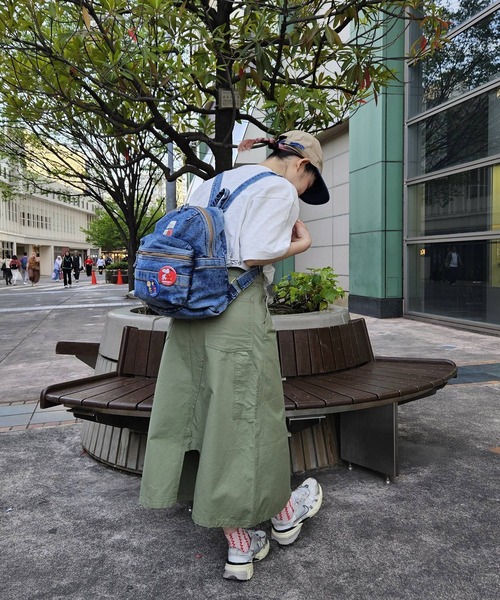SNOOPY×OLD BETTY'S（スヌーピーカケルオールドベティーズ）の「スヌーピー【SNOOPY】Dumin Backpack (缶バッチ付き)（バックパック/リュック・レディース・ブルー・FREE）」の3枚目の写真