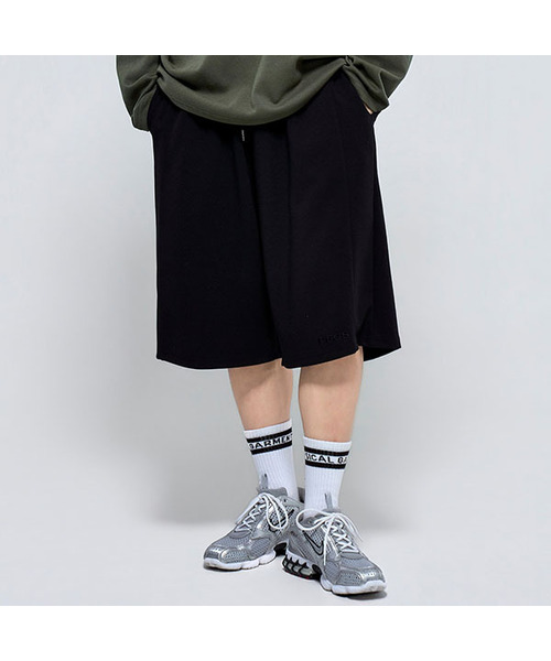 PHYSICAL GARMENTS（フィジカルガーメンツ）の「P2628 ガンヨンテンションピンタックバミューダパンツ [4COLOR]（その他パンツ・メンズ・チャコール/ブラック/グレー・LARGE/SMALL/XX-LARGE）」の2枚目の写真