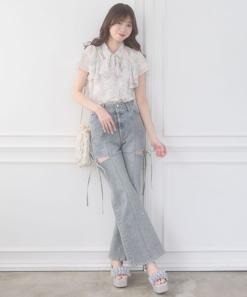MAJESTIC LEGON(マジェスティックレゴン)の「スリットビジューフレアデニムパンツ(デニムパンツ・レディース・ブルー/グレー/サックスブルー・LARGE/MEDIUM/SMALL/X-SMALL)」の22枚目の写真