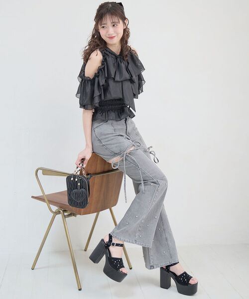 MAJESTIC LEGON(マジェスティックレゴン)の「スリットビジューフレアデニムパンツ(デニムパンツ・レディース・ブルー/グレー/サックスブルー・LARGE/MEDIUM/SMALL/X-SMALL)」の16枚目の写真