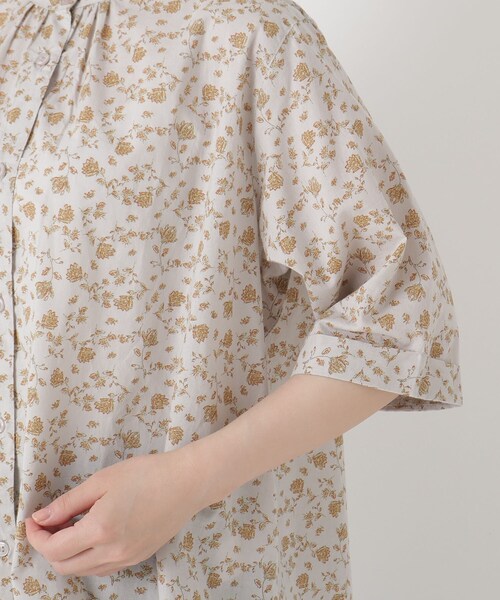 one'sterrace(ワンズテラス)の「キャンブリック 花柄5分袖ブラウス(シャツ/ブラウス・レディース・イエロー系8/アイボリー系8/ブルー系その他7/グリーン系その他6・02)」の15枚目の写真