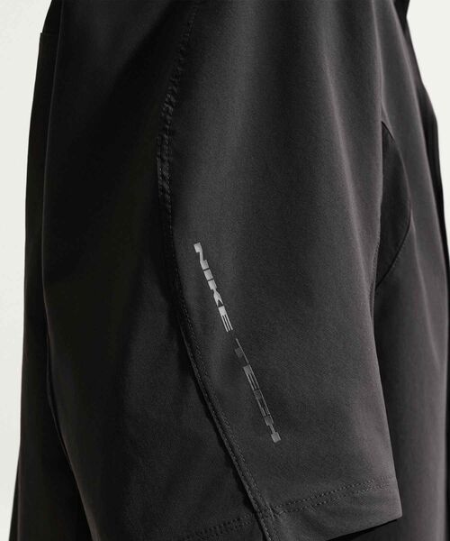 NIKE(ナイキ)の「ナイキ テック ヘリオス メンズ Dri-FIT ショートスリーブ トップ / Nike Tech Helios Men's Dri-FIT Short-Sleeve Top II2351-010 Black(シャツ/ブラウス・メンズ・ブラック・L/S/M/XL/2XL)」の22枚目の写真