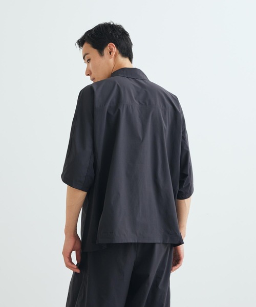 NIKE(ナイキ)の「ナイキ テック ヘリオス メンズ Dri-FIT ショートスリーブ トップ / Nike Tech Helios Men's Dri-FIT Short-Sleeve Top II2351-010 Black(シャツ/ブラウス・メンズ・ブラック・L/S/M/XL/2XL)」の2枚目の写真