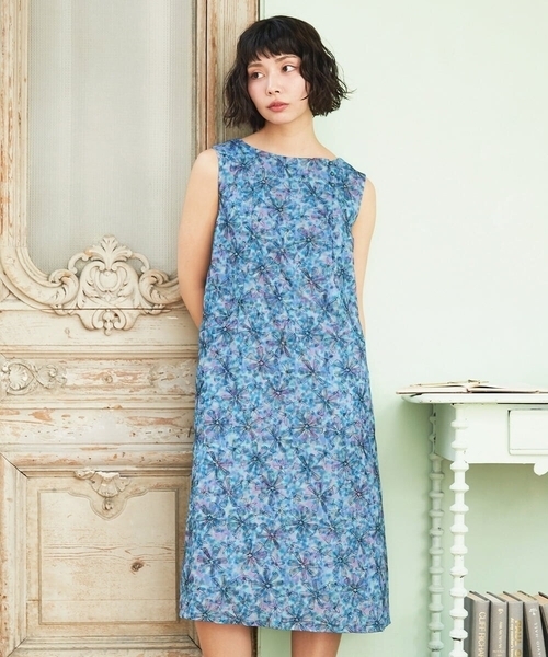 Jocomomola(ホコモモラ)の「Ilusion フラワー総刺繍ノースリーブワンピース(ワンピース・レディース・ブルー/ピンク・42/40)」の2枚目の写真