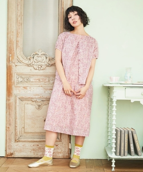 Jocomomola(ホコモモラ)の「Ilusion フラワー総刺繍ノースリーブワンピース(ワンピース・レディース・ブルー/ピンク・42/40)」の4枚目の写真