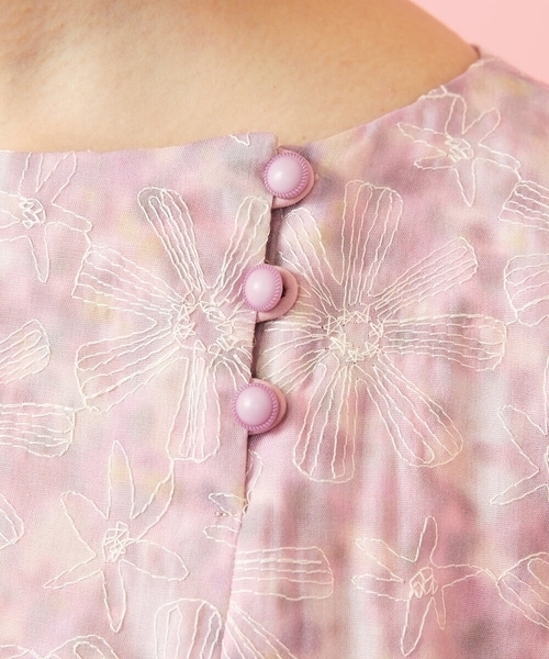 Jocomomola(ホコモモラ)の「Ilusion フラワー総刺繍ノースリーブワンピース(ワンピース・レディース・ブルー/ピンク・42/40)」の7枚目の写真