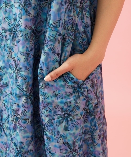 Jocomomola(ホコモモラ)の「Ilusion フラワー総刺繍ノースリーブワンピース(ワンピース・レディース・ブルー/ピンク・42/40)」の22枚目の写真