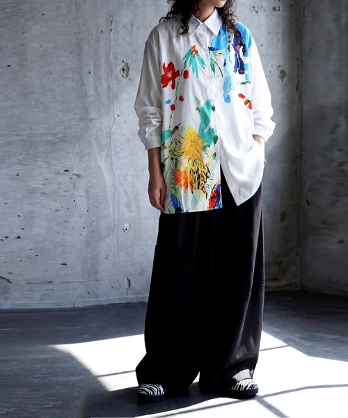antiqua(アンティカ)の「アート柄 ロングシャツ(シャツ/ブラウス・レディース・ホワイト系その他・ONESIZE)」の3枚目の写真